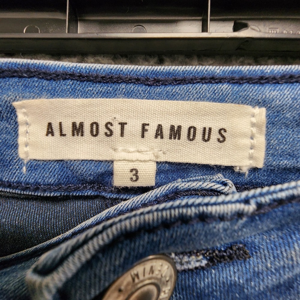Almost Famous Flare Boho Shredded Jeans Womens Size 3 Blue Stretch Denim‎ - Picture 7 of 15